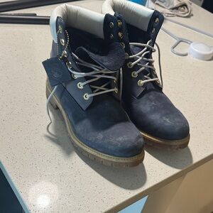 Timberland Men's Dark Blue and Cream Boots